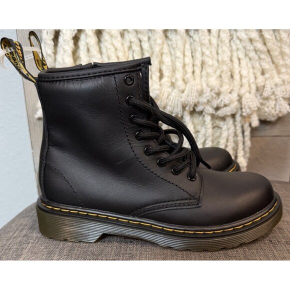Doc Martens Delaney Youth US 1 Girls Black Leather Combat Boots Zip Ankle Dr - Picture 2 of 11